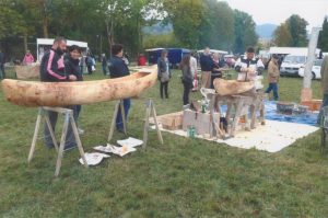 Création et utilisation de pirogues en bois à la foire d'Espezel